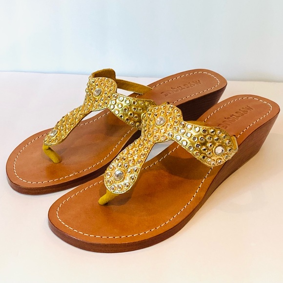 Mystique Thong Sandal with 2” Wedge…Gold with Clear Czech Crystals Size 10 NWT - Picture 4 of 5